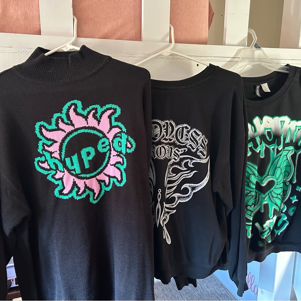 Black Graphic Grunge Sweater & Sweatshirts Bundle